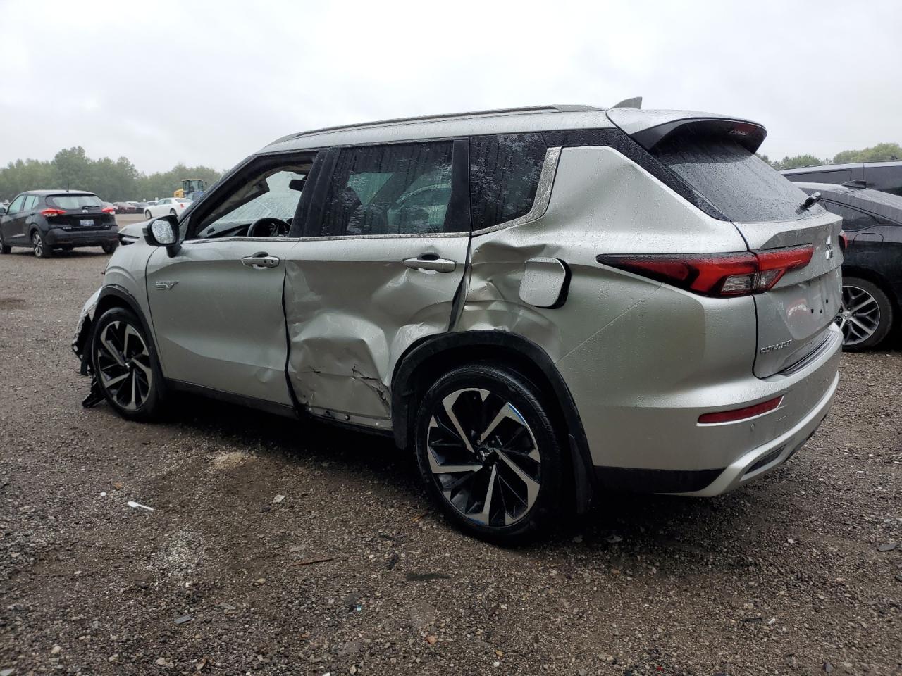 MITSUBISHI OUTLANDER SE