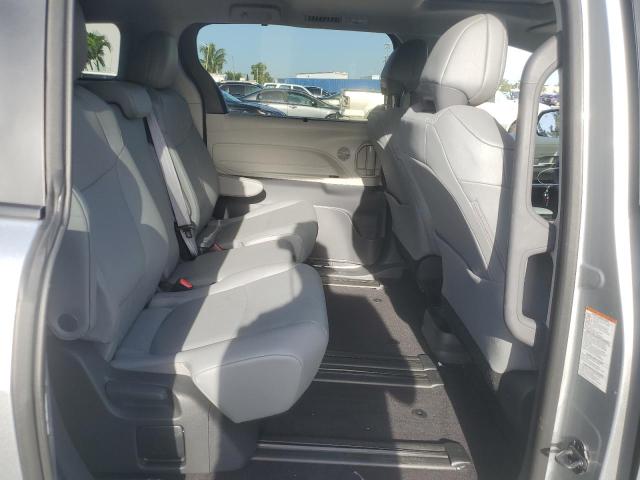 2024 TOYOTA SIENNA XLE 5TDYRKEC8RS201095