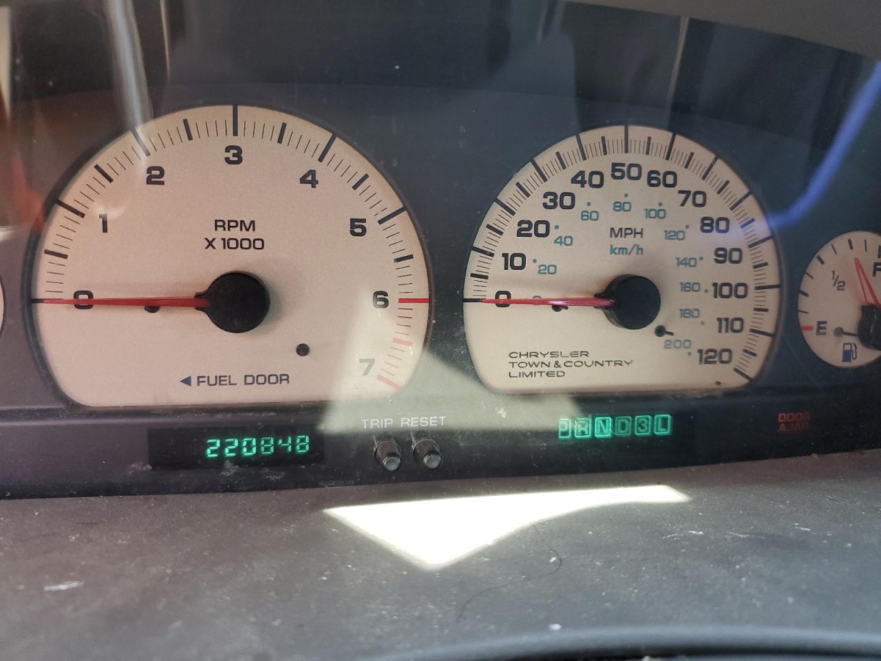 Lot #3266903086 2000 CHRYSLER TOWN & COUNTRY LIMITED