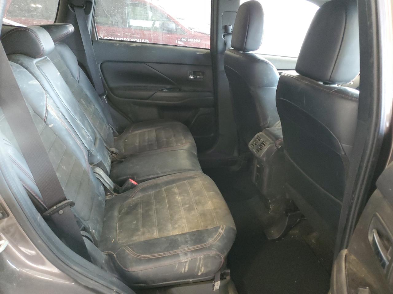 MITSUBISHI OUTLANDER SE