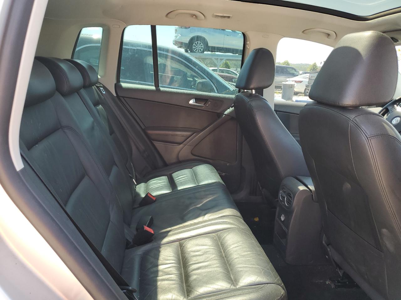 VOLKSWAGEN TIGUAN SE