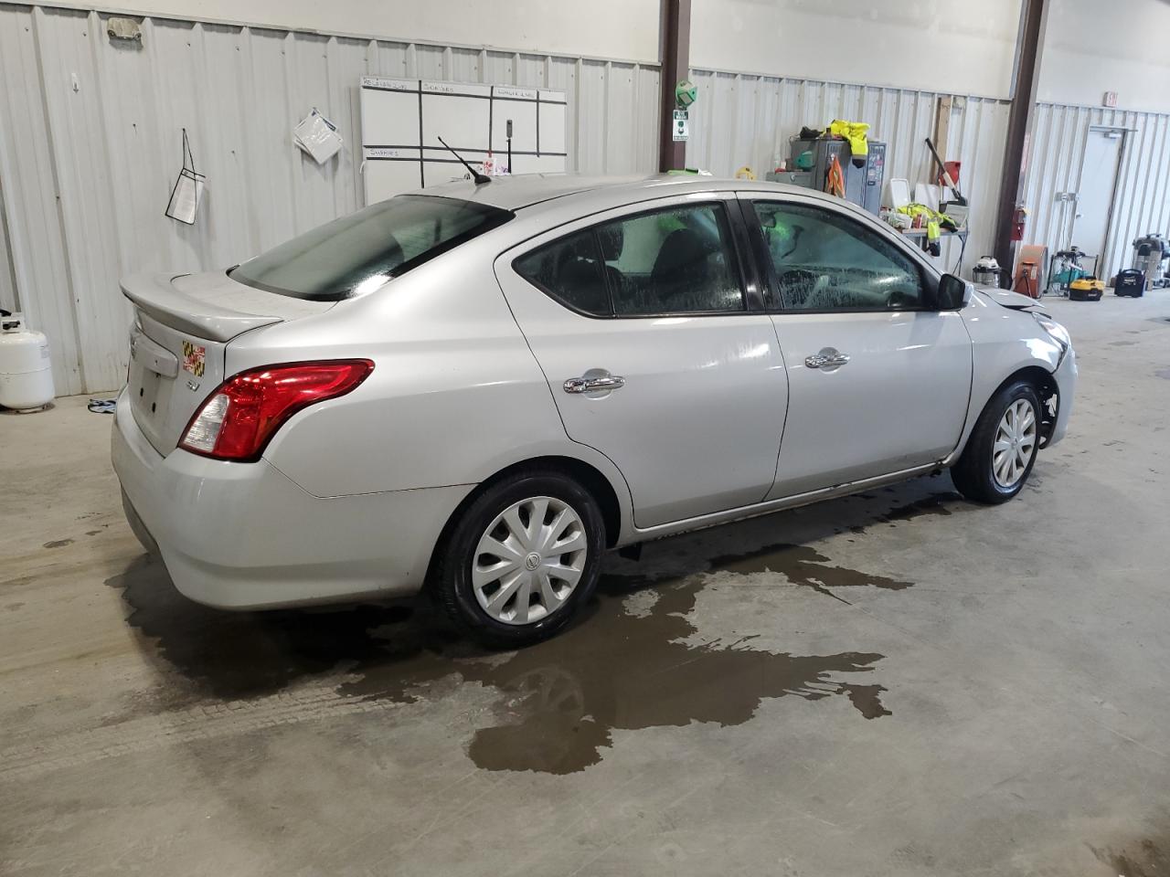 NISSAN VERSA S