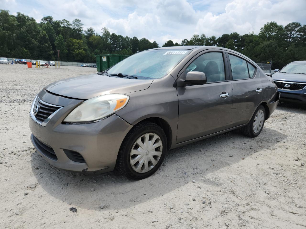 NISSAN VERSA S