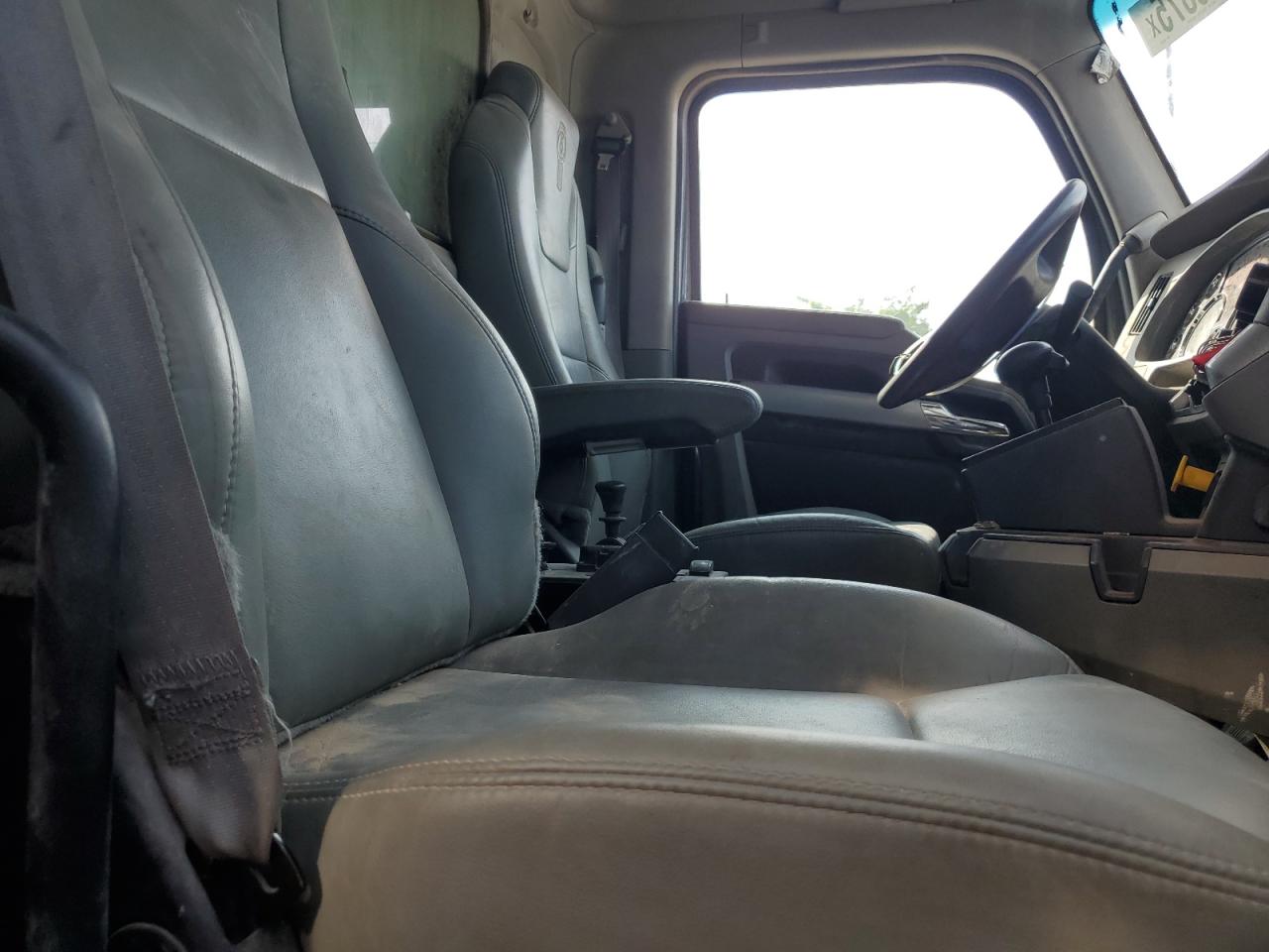 Lot #3246061202 2020 KENWORTH T880