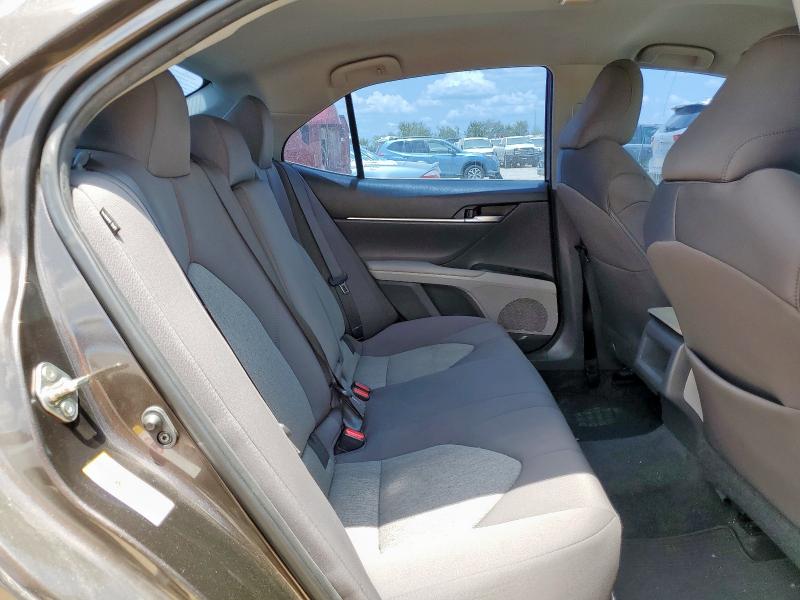 2018 TOYOTA CAMRY L 4T1B11HK1JU083543