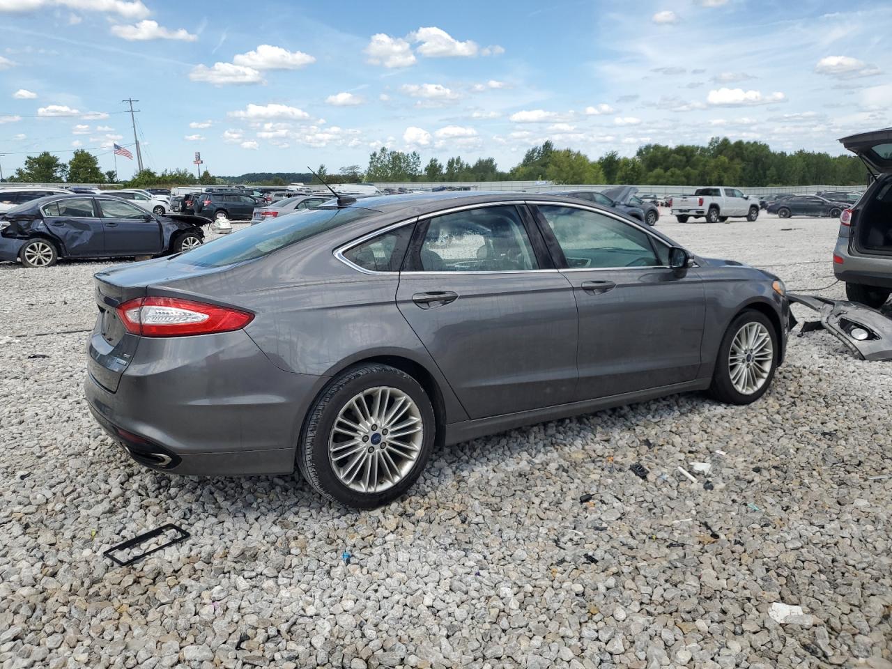 FORD FUSION SE