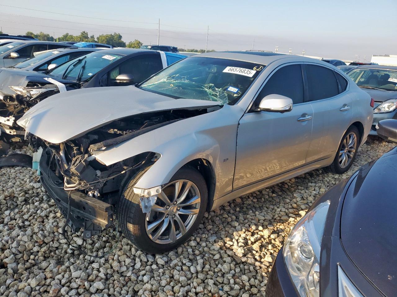 INFINITI Q70 3.7