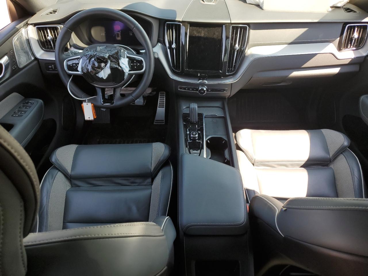 VOLVO XC60 T8 RECHARGE R-DESIGN