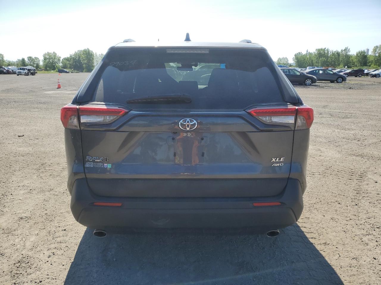 TOYOTA RAV4 XLE