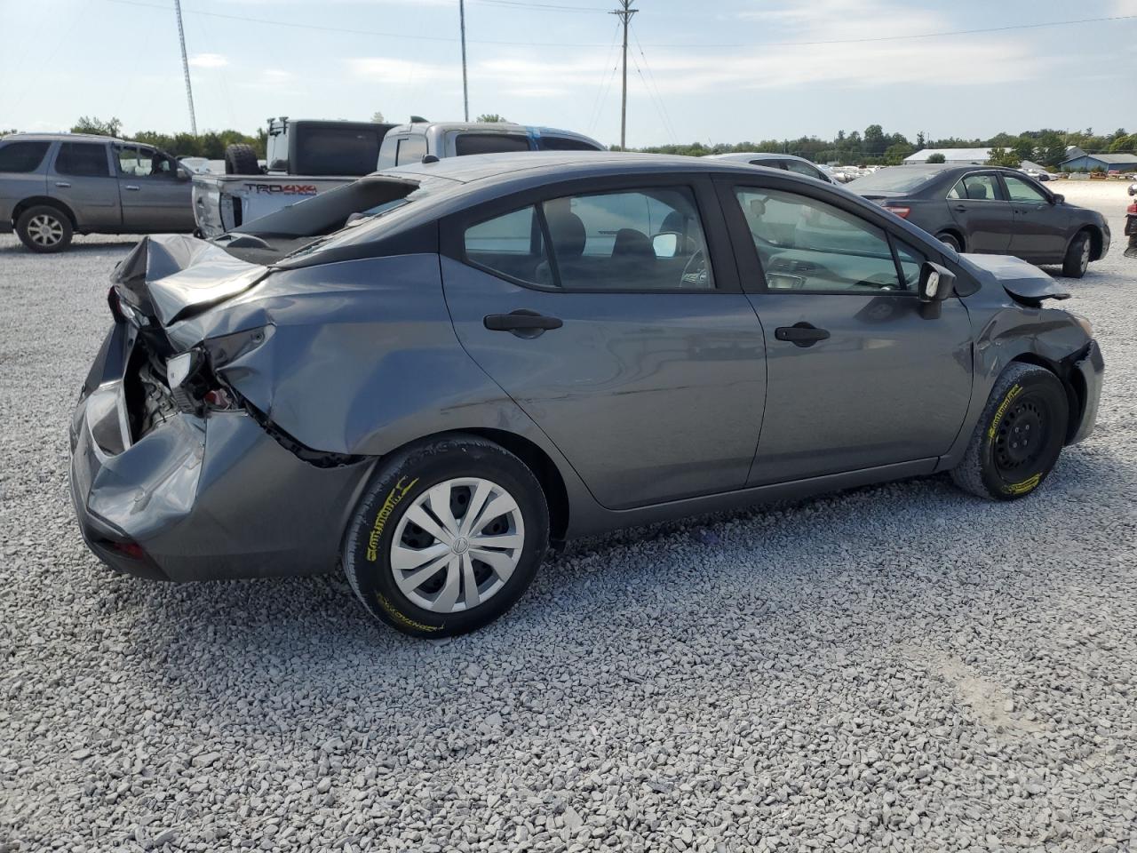 NISSAN VERSA S