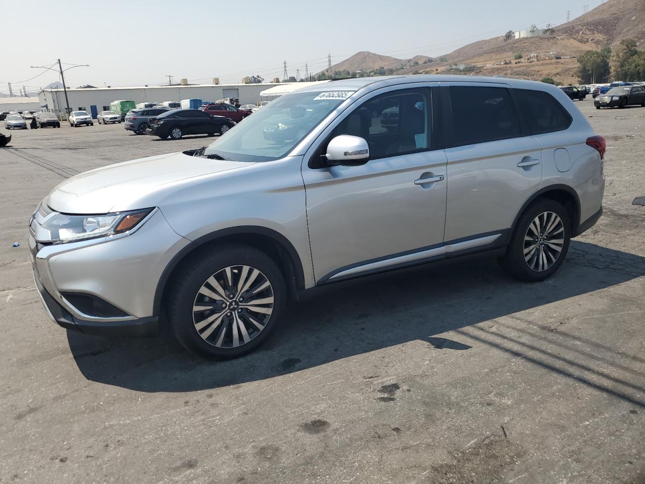 MITSUBISHI OUTLANDER SE