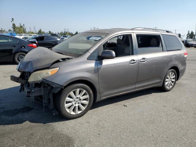 TOYOTA SIENNA XLE