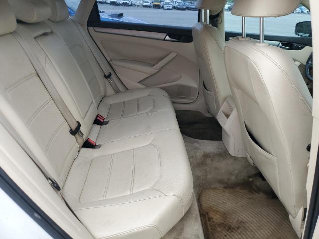 2015 VOLKSWAGEN PASSAT S 1VWAS7A30FC079044