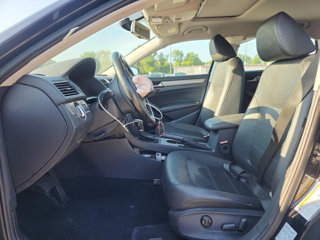 VOLKSWAGEN PASSAT SE