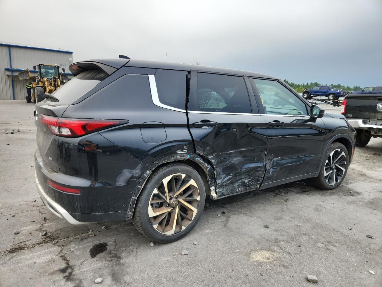 MITSUBISHI OUTLANDER SE