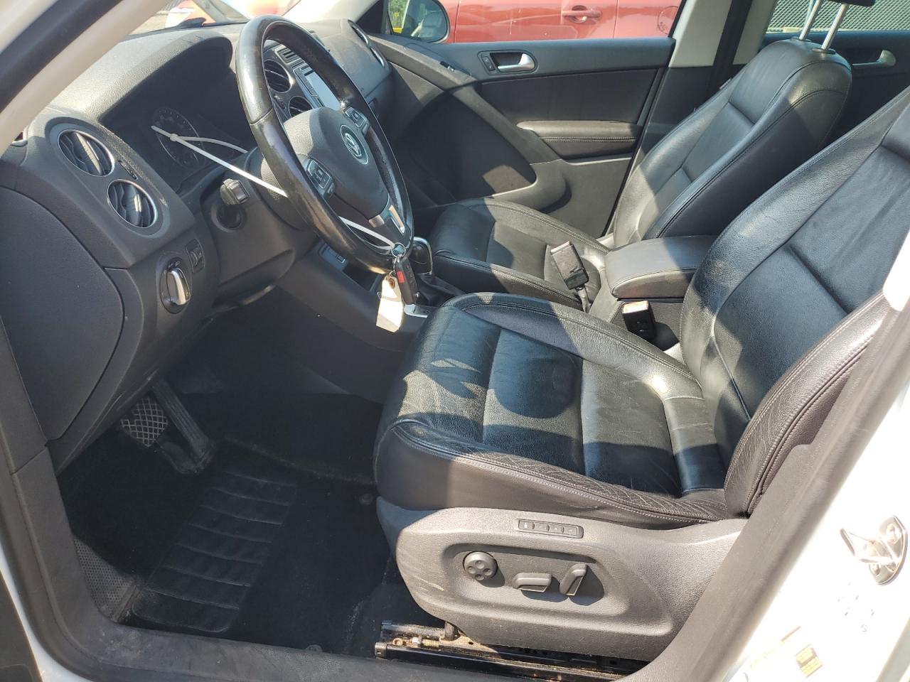 VOLKSWAGEN TIGUAN SPORT