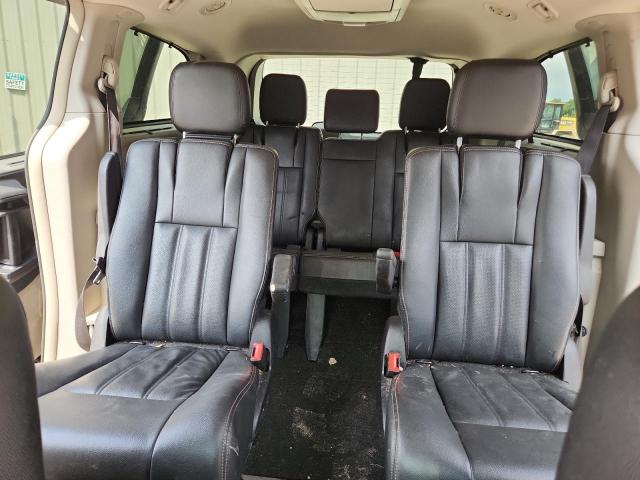 2016 CHRYSLER TOWN & COU - 2C4RC1CG0GR269189