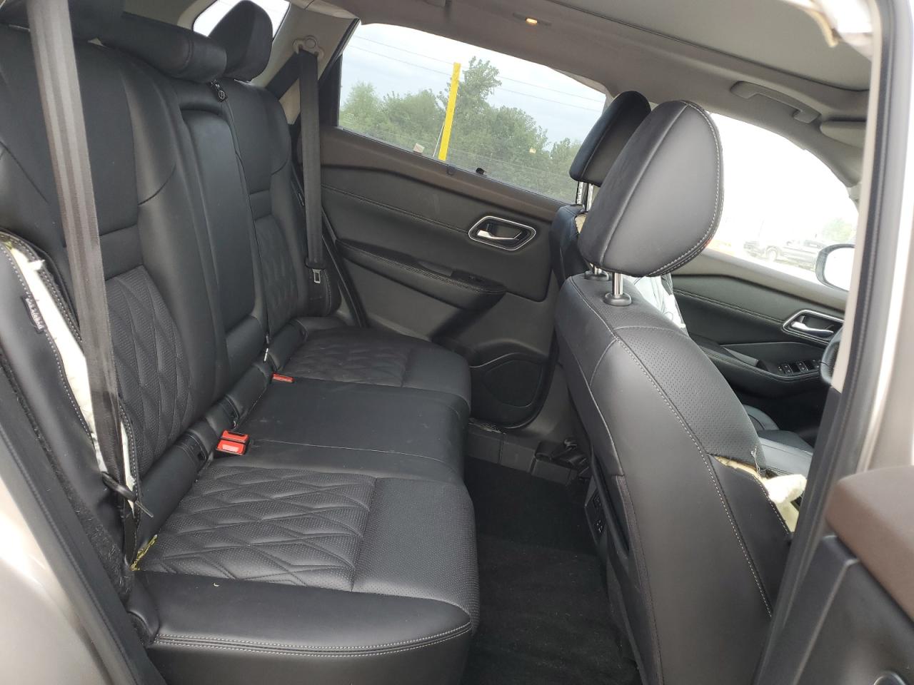 NISSAN ROGUE PLATINUM