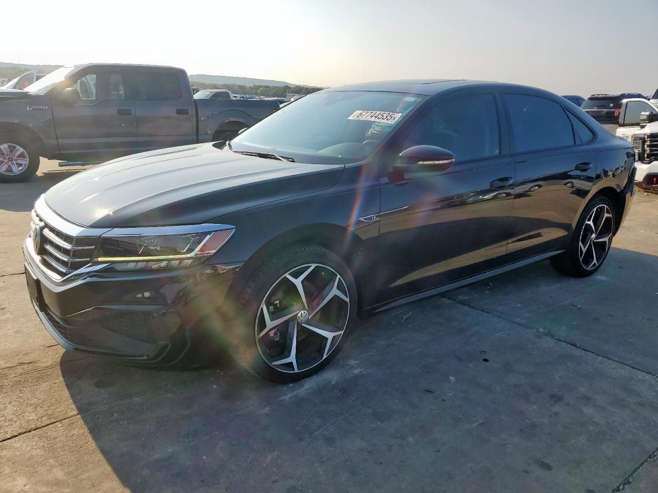 VOLKSWAGEN PASSAT R-LINE