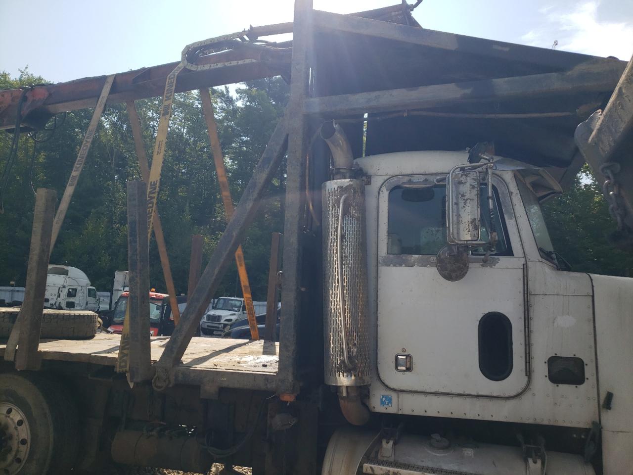 Lot #3284674375 1998 PETERBILT 357