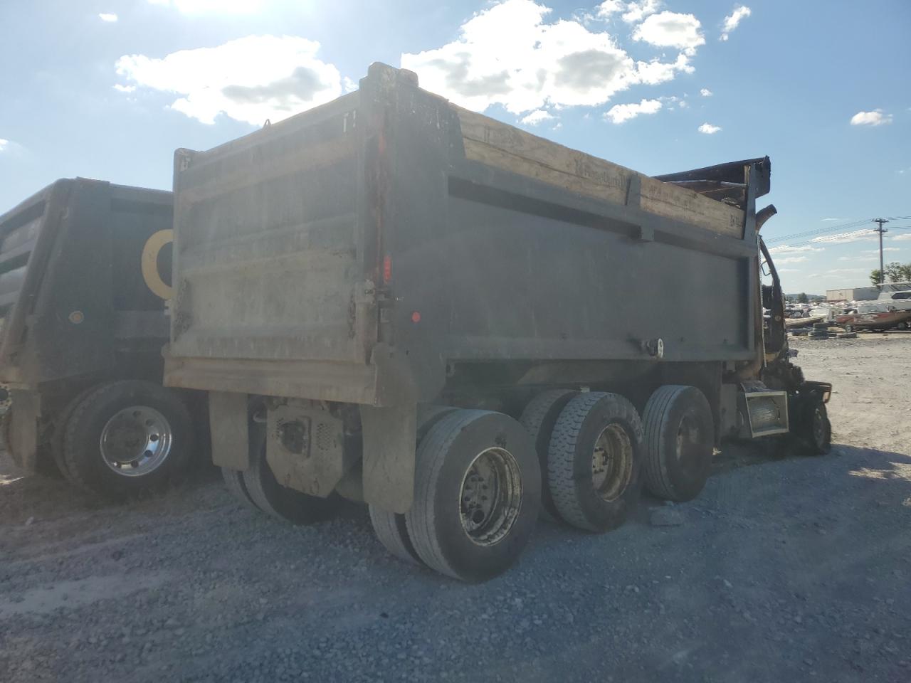 Lot #3246946237 2009 STERLING LT9500