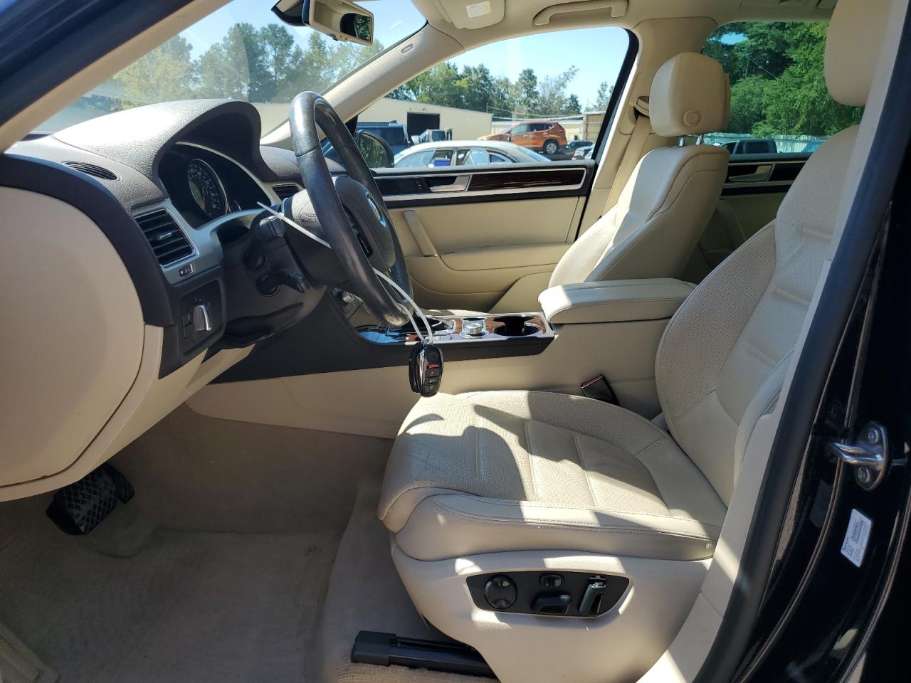 VOLKSWAGEN TOUAREG SPORT