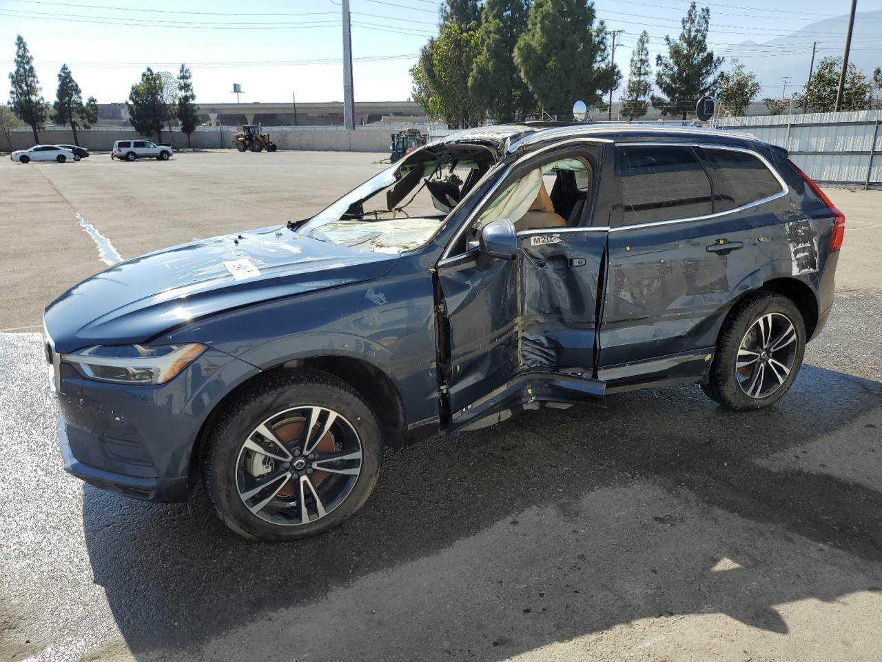 VOLVO XC60 T5 MOMENTUM