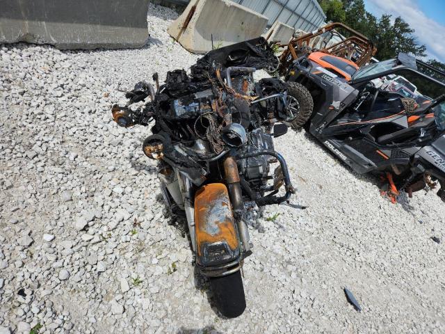 2010 HARLEY-DAVIDSON FLHTCU 1HD1FC412AB645969