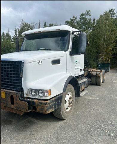 Global Auto Auctions: 2002 VOLVO VHD