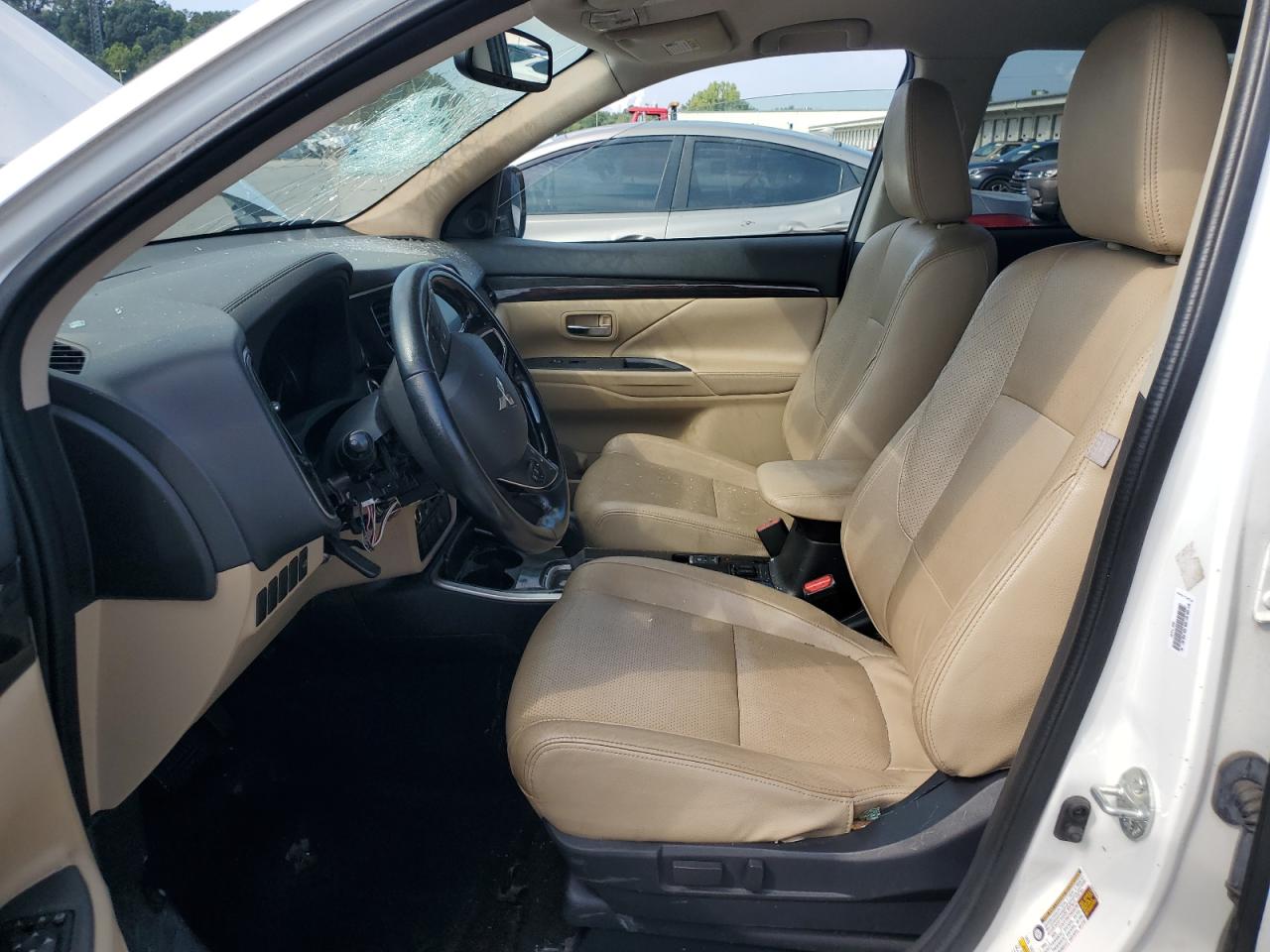 MITSUBISHI OUTLANDER SE