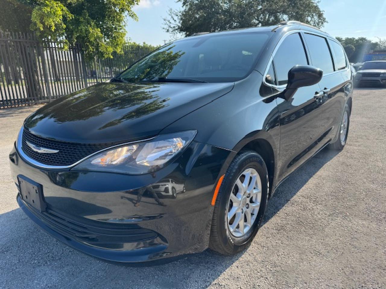 Lot #3224633899 2020 CHRYSLER VOYAGER LXI