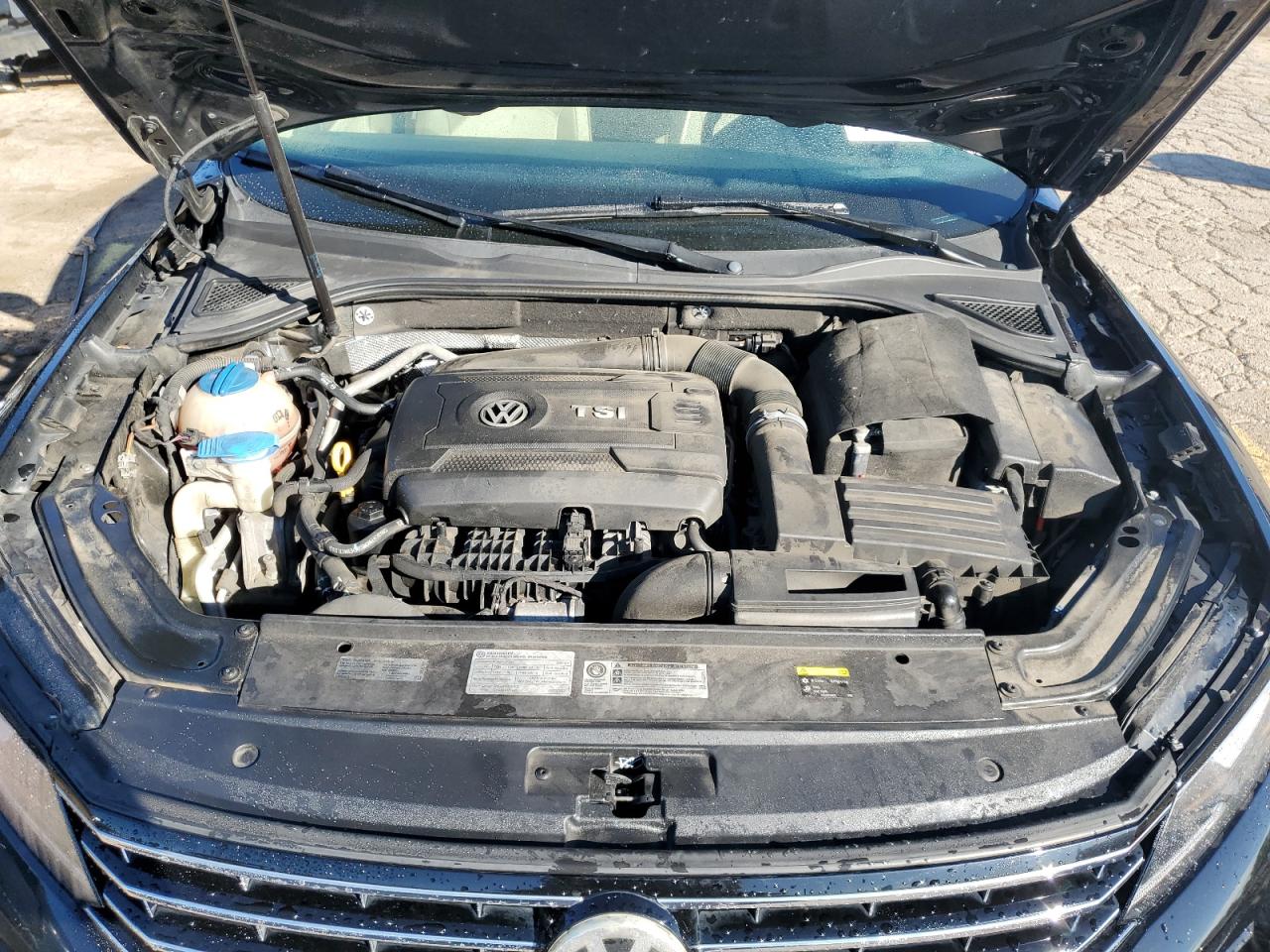 VOLKSWAGEN PASSAT SE