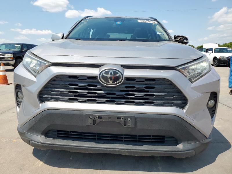 2019 TOYOTA RAV4 XLE - JTMW1RFV3KD025601