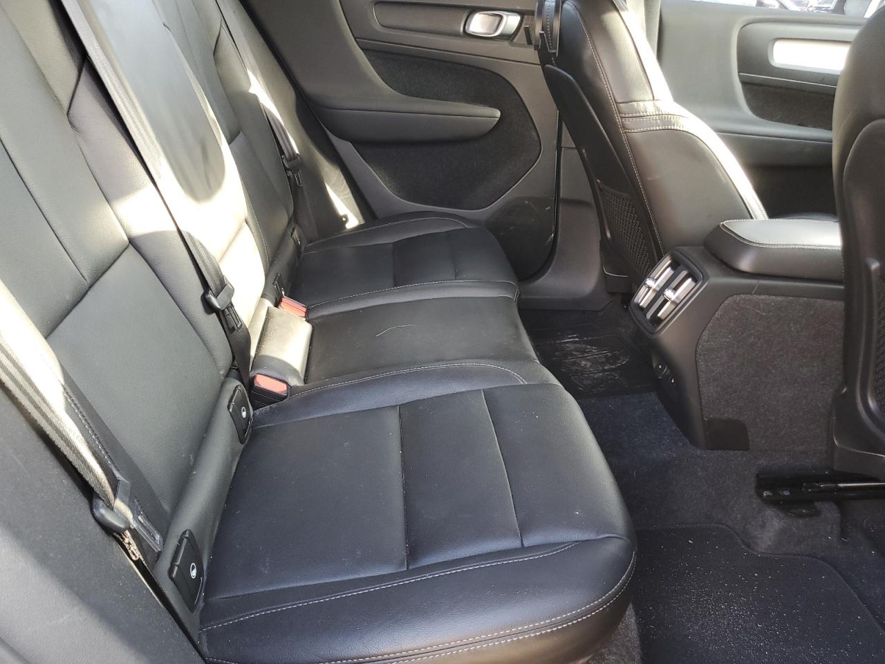 VOLVO XC40 T5 MOMENTUM