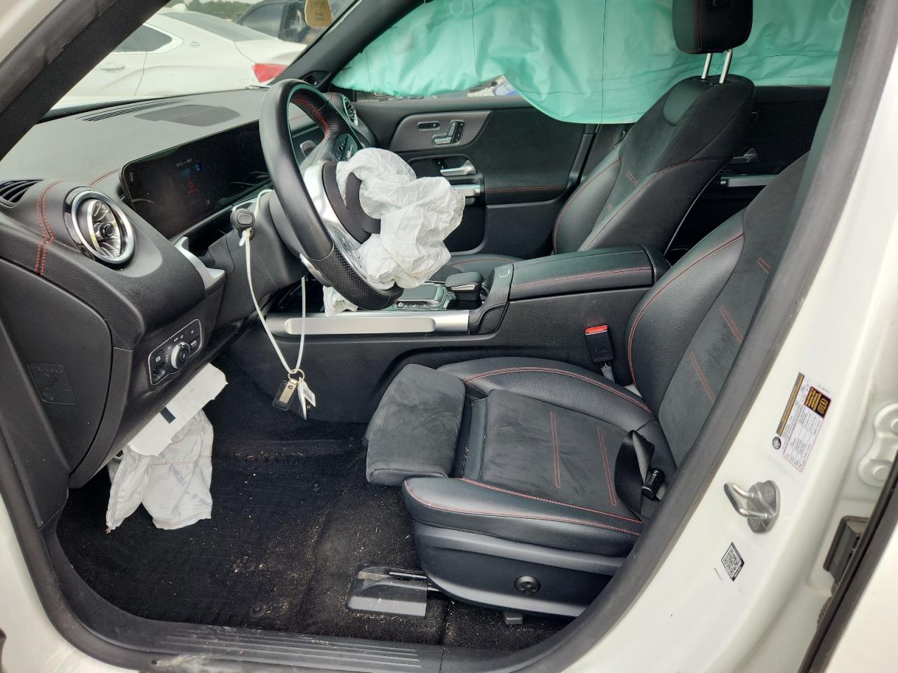 MERCEDES-BENZ EQB 300 4MATIC