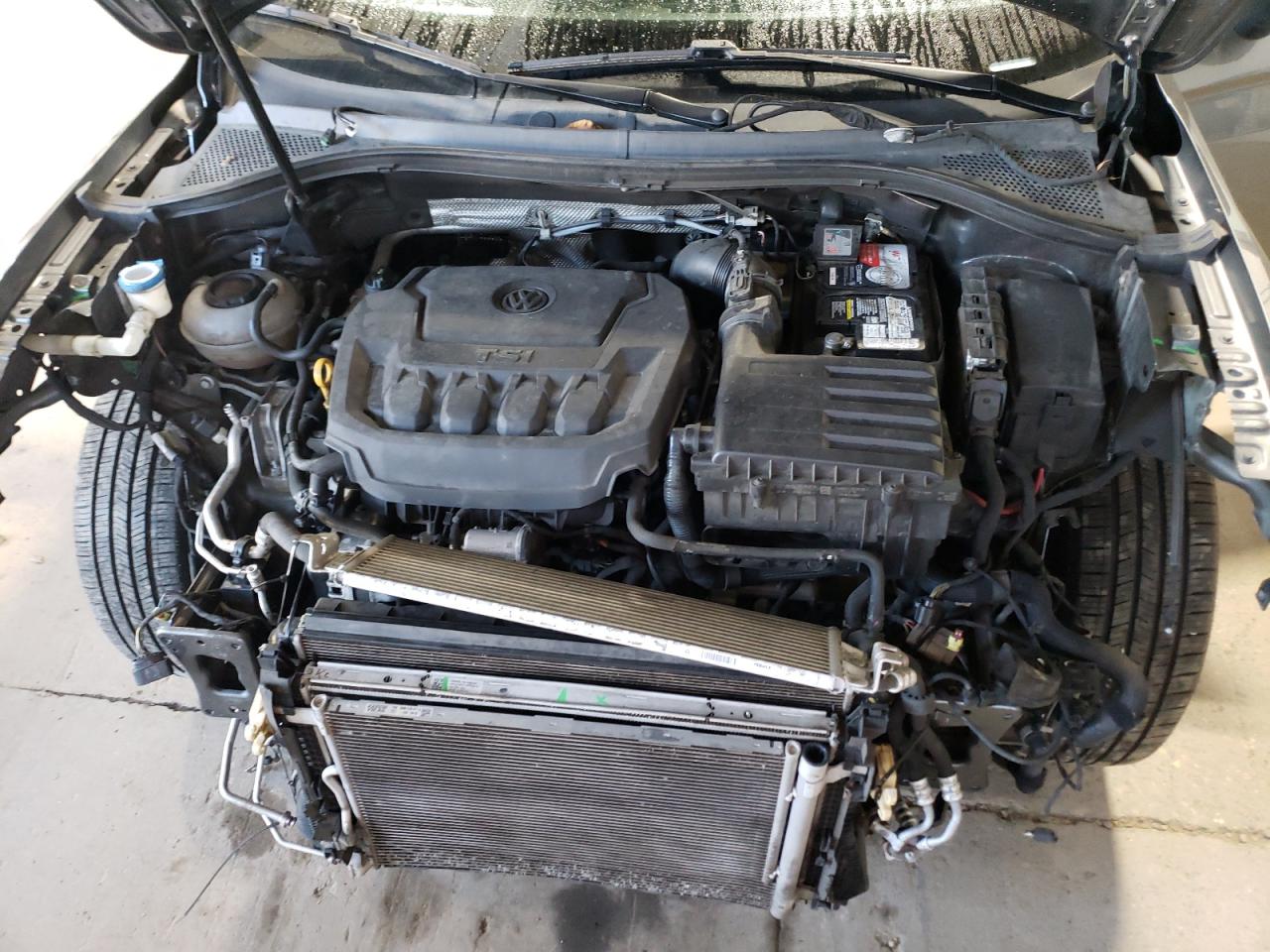 VOLKSWAGEN TIGUAN SE