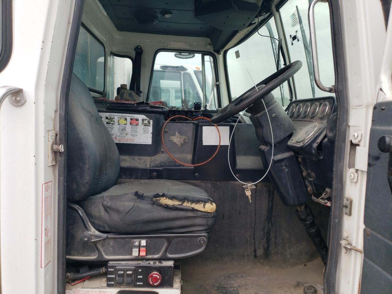 Lot #3247732278 2011 AUTOCAR LLC XPEDITOR