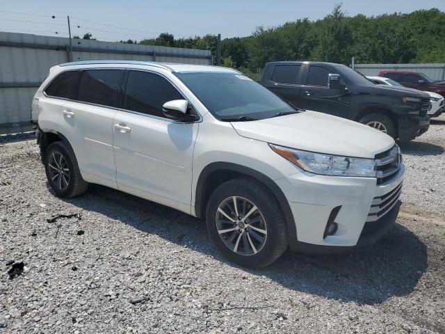 2018 TOYOTA HIGHLANDER SE 5TDKZRFH3JS244563
