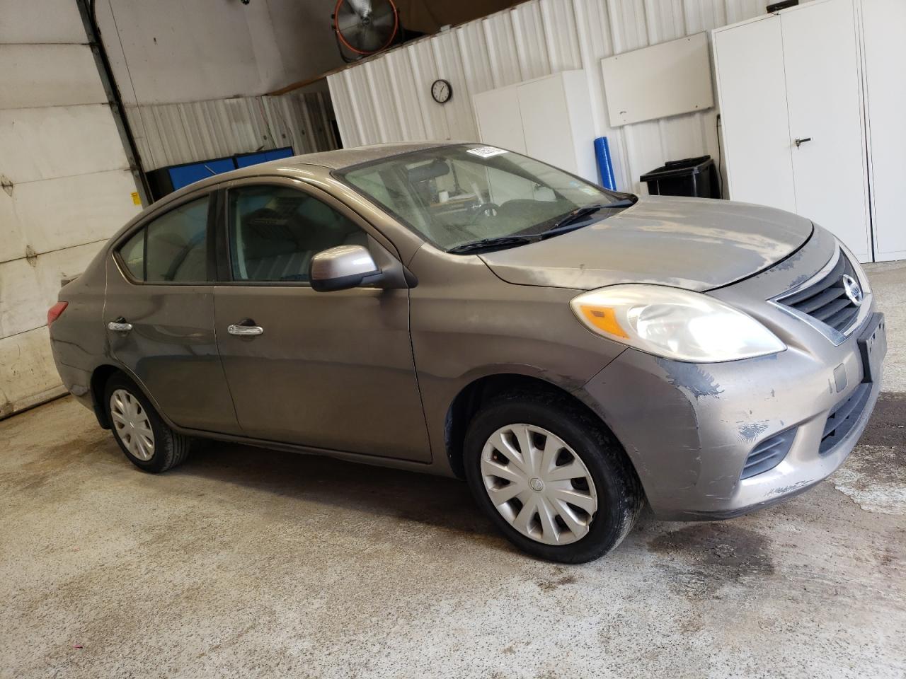 NISSAN VERSA S