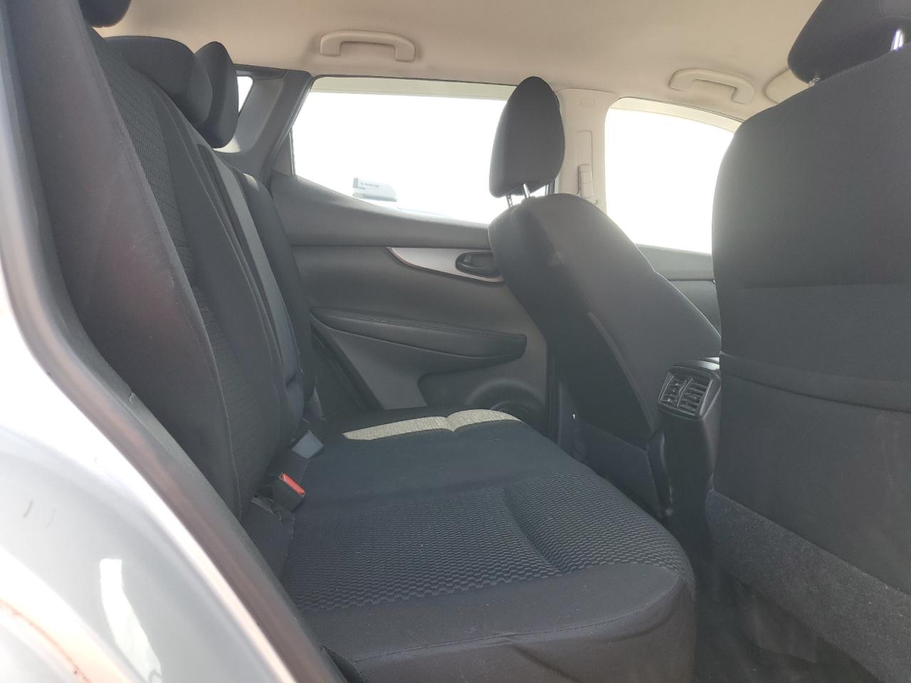 NISSAN ROGUE SPORT S