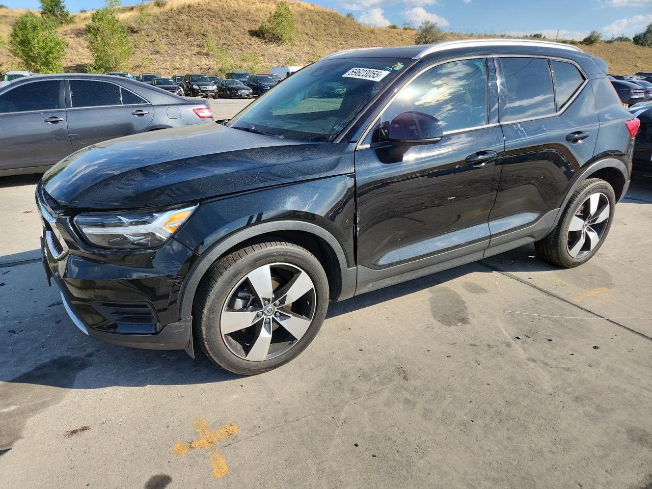 VOLVO XC40 T4 MOMENTUM