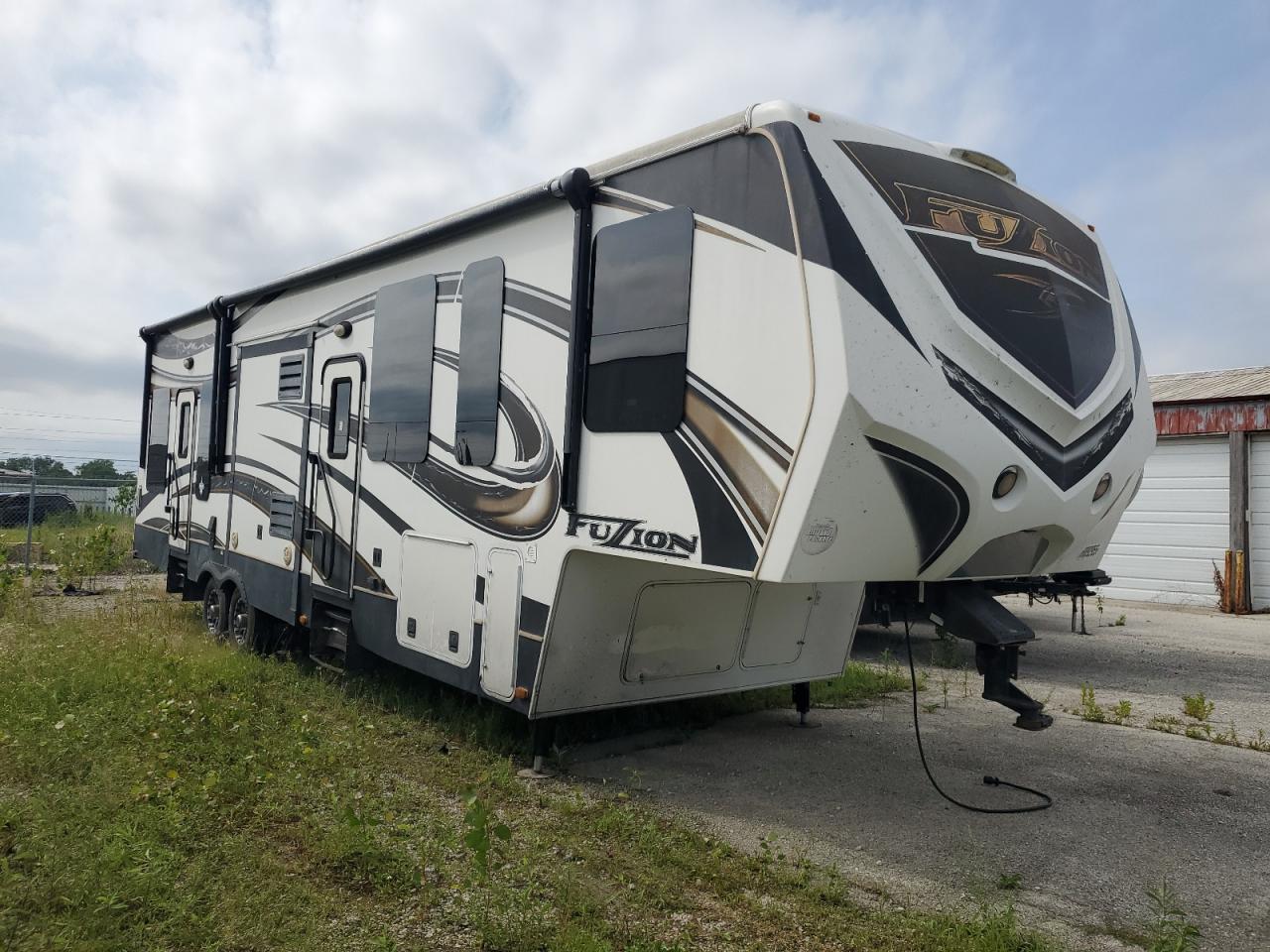 Lot #3266057369 2013 KEYSTONE FUZION