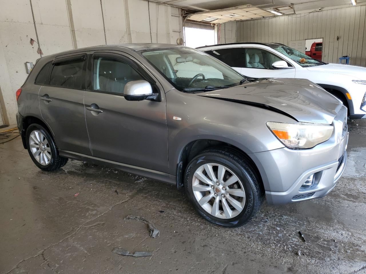 MITSUBISHI OUTLANDER SE