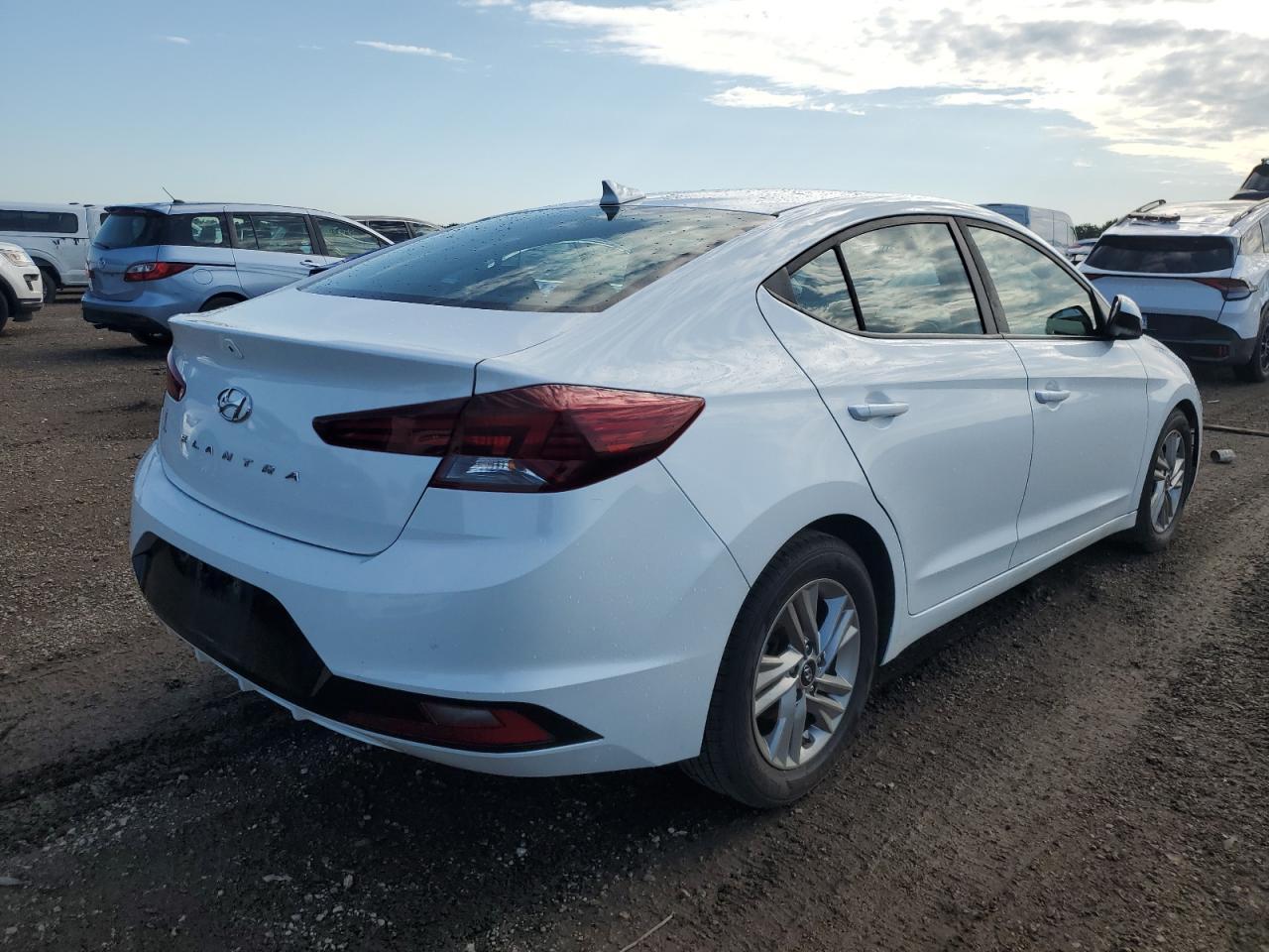 HYUNDAI ELANTRA SEL