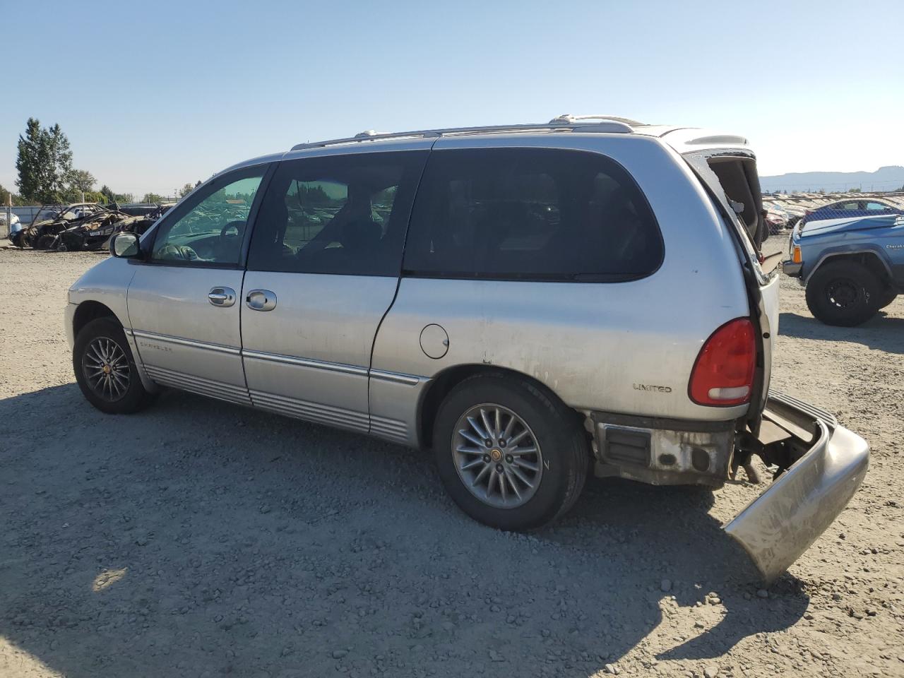 Lot #3266903086 2000 CHRYSLER TOWN & COUNTRY LIMITED