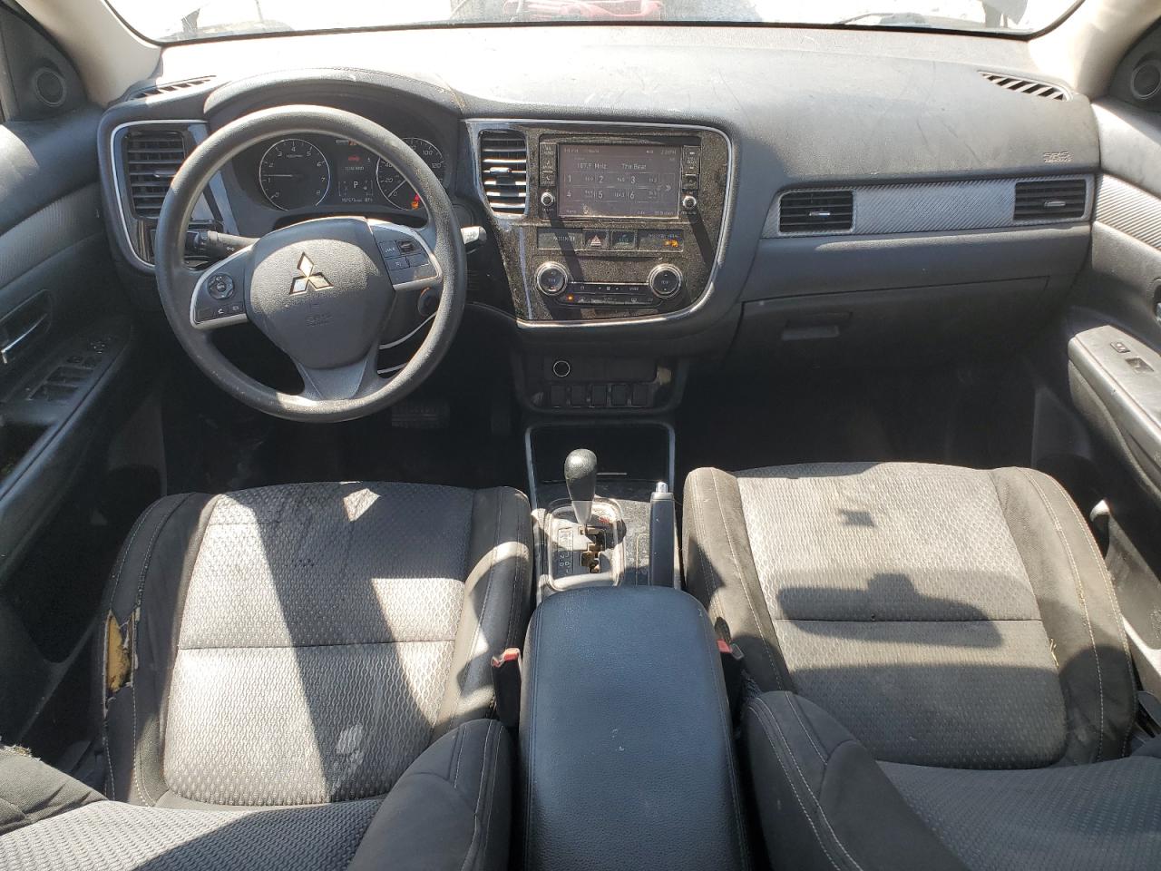 MITSUBISHI OUTLANDER SE