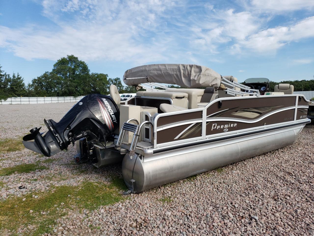 Lot #3227244902 2016 PREMIER 220 CASTAWAY