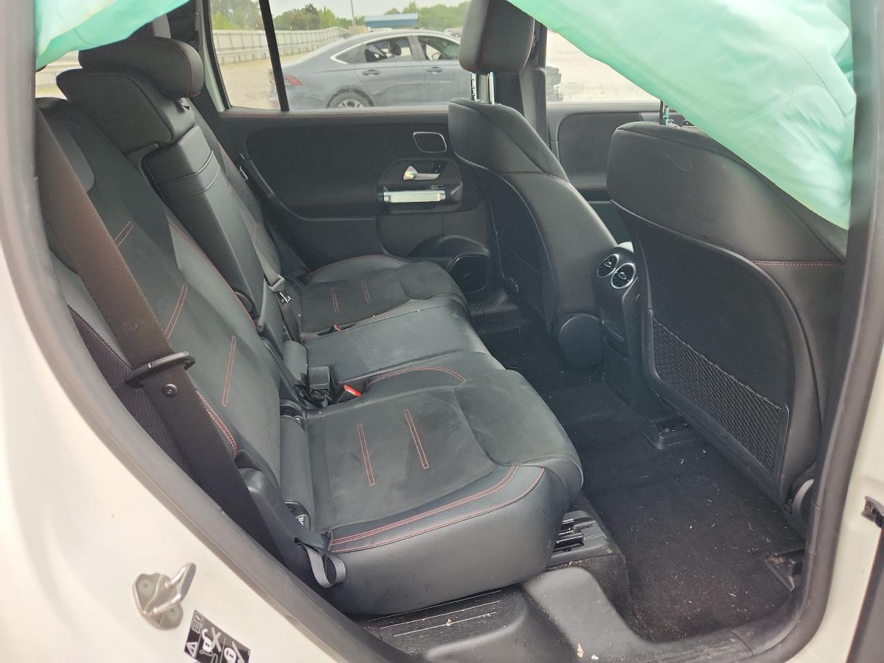 MERCEDES-BENZ EQB 300 4MATIC