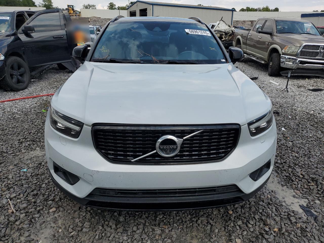 VOLVO XC40 T5 R-DESIGN