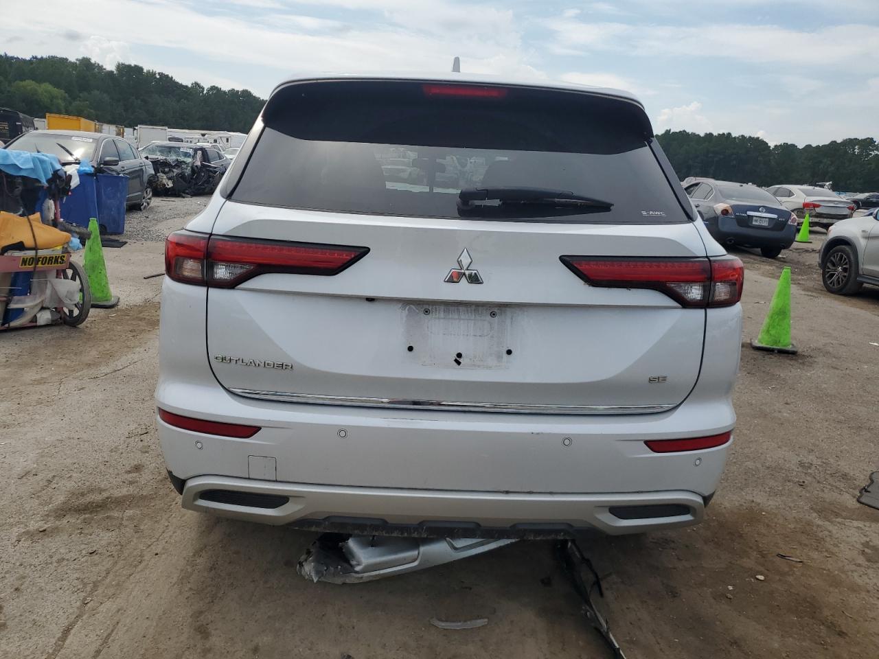 MITSUBISHI OUTLANDER SE